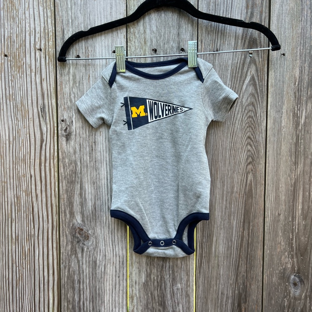 Michigan Wolverines Baby Onesie Shirt Sz 3-6 months